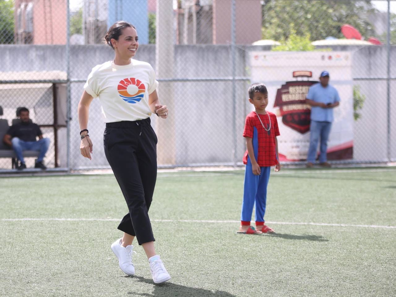 ANA PATY PERALTA IMPULSA LA PAZ Y EL DEPORTE EN CANCÚN: REHABILITACIÓN ...